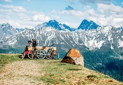 Family Goldstone on their bike holidays in the bike area of Serfaus Fiss Ladis in Tyrol Austria | © Richard Bos